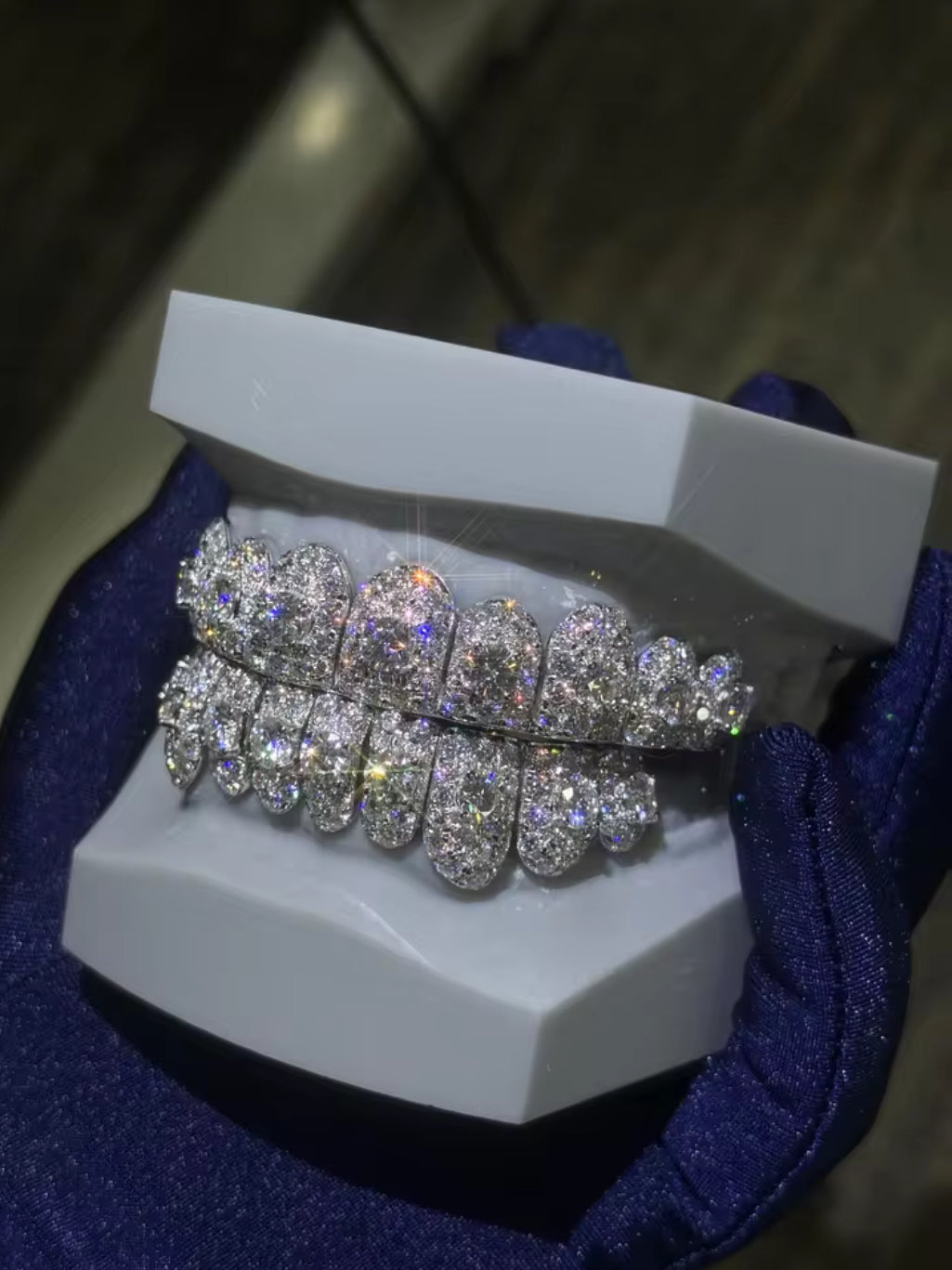 Moissanite Jumbo Solitaire Pointer Perm cuts 8 Top 8 Bottom Grillz